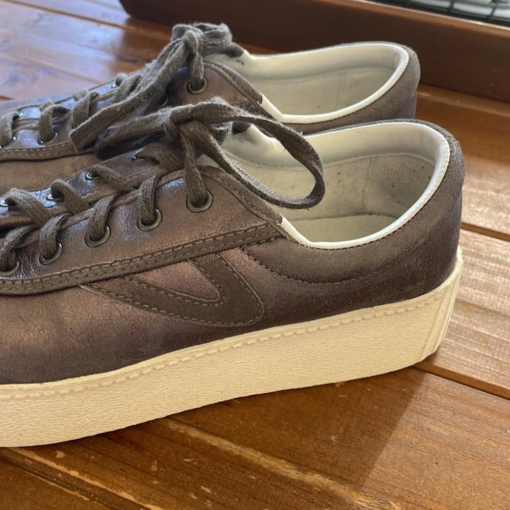 Tretorn Platform Metallic Leather Sneaker Size 7